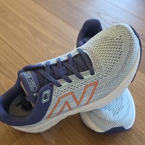 Women's New Balance 860 Shoes Size 7.5 Wide